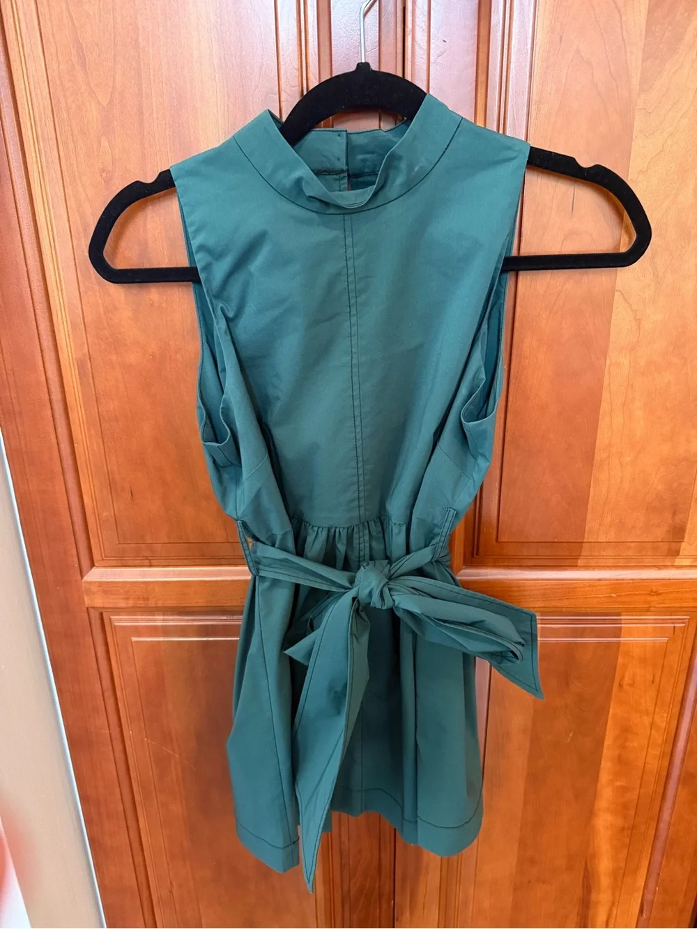 A Pea in the Pod Teal Sleeveless Tie-Back shirt